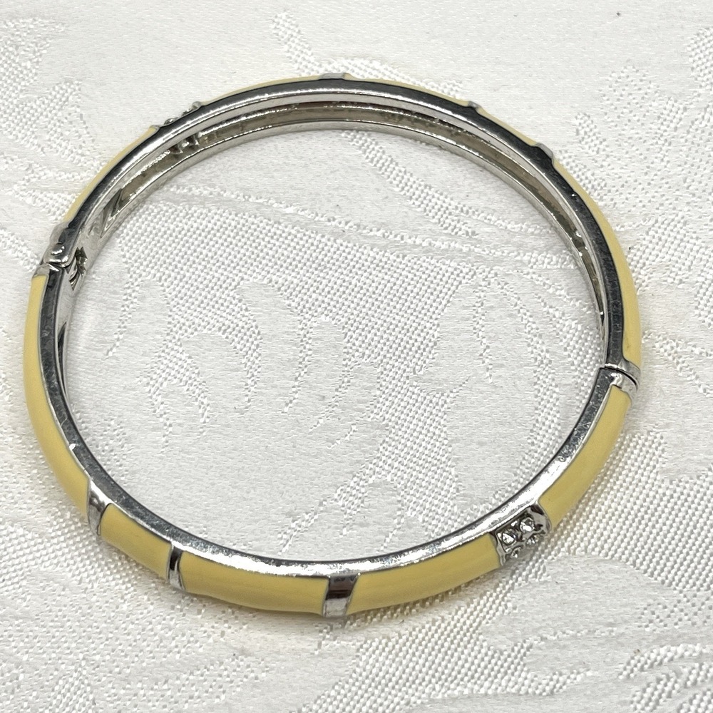 Vintage Cream Enamel Hinged Clamper Bangle Bracelet W/ Rhinestones 7" - Picture 6 of 7